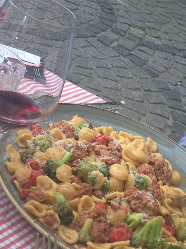 Orecchiette con broccoli e salsiccia