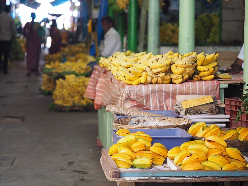Starfruit and bananas