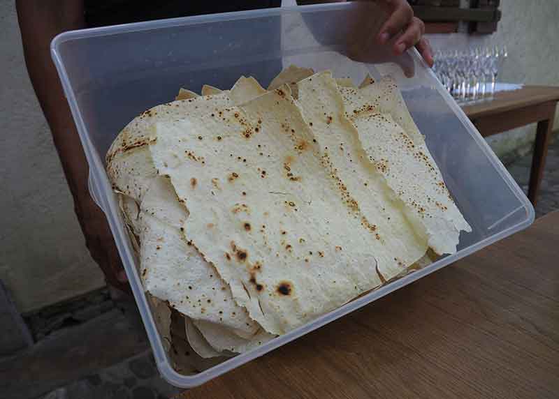 Making mlinci from 'tatters'.